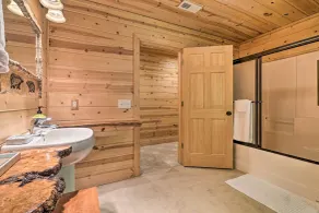 Hayesville Cabin w/ Game Room & Mtn Views! - Interiør