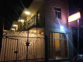 Cheers Bed & Breakfast - Front of property - evening/night