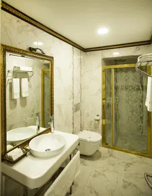 Empire Suite Hotel - Bathroom