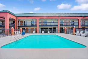 Super 8 by Wyndham Knoxville East - Pool