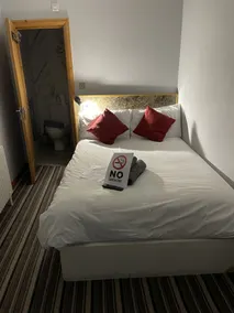 The Six Bells Hotel - Room