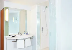 ibis budget Zurich City West - Salle de bain
