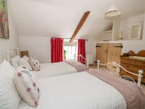 Manor Farm Cottage - Rum