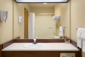 Howard Johnson by Wyndham Leavenworth - Salle de bain