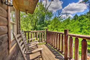 Cabin w/ Hot Tub & Deck ~ 7 Mi to Pigeon Forge! - Innvendig