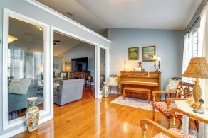 Cozy Buford Home w/ Piano ~ Mins to Lake Lanier! - Innenbereich