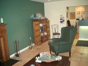 Annapolis Royal Inn & Suites - Lobby sitting area