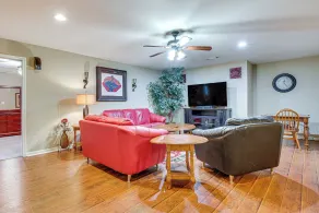 Pool Table & Patio: Cozy Lawrenceville Apt - Innvendig