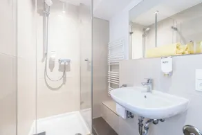 Candlewood Suites Fürth by IHG - Bathroom