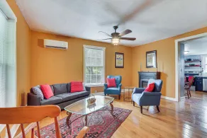 Farmhouse on 1 Acre Near Historic Dtwn Danville - Interiør