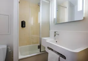 B&B HOTEL FREJUS Puget-sur-Argens - Badeværelse