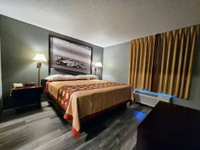 Super 8 by Wyndham Cloverdale IN - Room