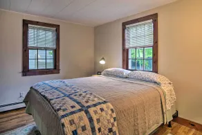 South Yarmouth Cottage ~ Half Mi to Beaches! - Chambre