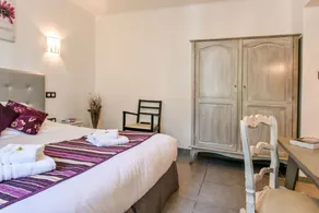 Logis Hôtel Emeraude des Bois - Zimmer