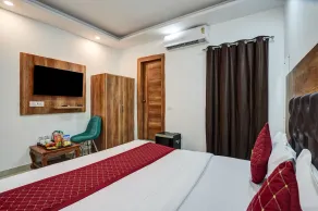Hotel Marina Near Delhi Airport - Room
