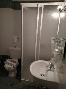 Hotel Sea Breeze - Bathroom