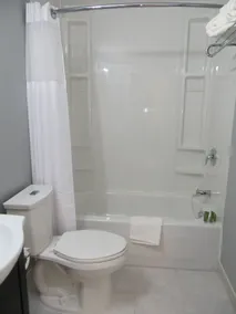Wasaga Riverdocks Hotel Suites - Bathroom