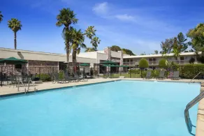 Ramada by Wyndham Sunnyvale/Silicon Valley - Piscine