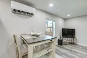 Prime I-10/610 Access! Houston Home Base - Interior