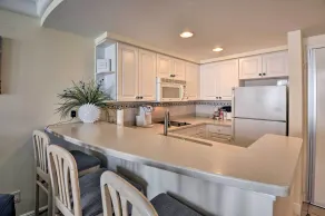 ‘Vacation Vibe’ Condo: Eleventh-Floor Ocean Views - Interiör