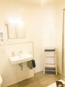 Habitación privada ideal para familias con terraza - Baño