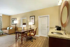 Embassy Suites by Hilton Savannah Historic District - Chambre