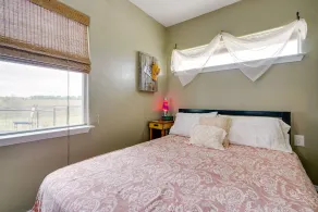 Peaceful Texas Getaway ~ 16 Mi to New Braunfels! - Zimmer