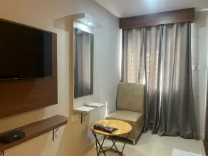 Hotel Avenue Suites Near International Airport Bangalore - Room