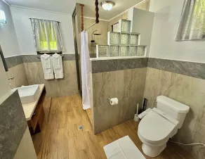 Palau Carolines Resort - Bathroom