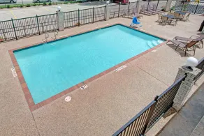 Days Inn by Wyndham San Antonio Near Fiesta Park - Pool