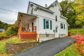 1 Mi to Dtwn Binghamton: Pet-friendly Home w/ Deck - Interior