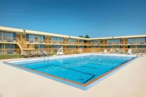 Days Inn by Wyndham Salem, Illinois - Pool