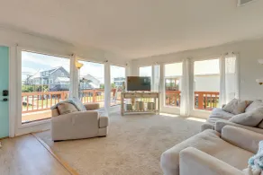 Breezy Dauphin Island Vacation Rental with Deck! - Innvendig