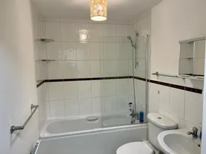 Lovely 2 Bedroom Apartment, 2 Bathrooms Parking - Badeværelse