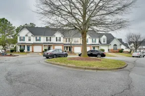 Central Greensboro Townhome + Pool Access! - Innenbereich