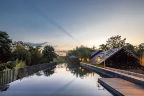 Hotel Ping Silhouette - Pool