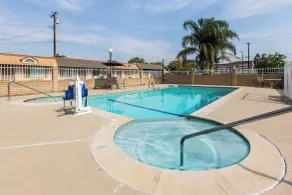Rodeway Inn Beaumont - Piscine