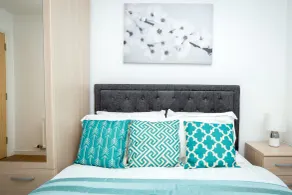 The Luxuriant Place No. 2 - Zimmer