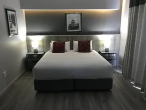 La Orchard Hotel - Room