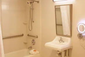 Clarion Inn Sheffield Muscle Shoals - Baño