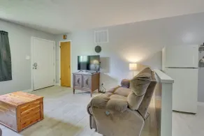 Cozy Youngstown Apartment w/ Central A/C + Heating - Intérieur
