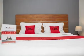 RedDoorz Plus near Asia Afrika 3 - Room