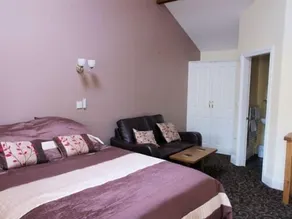 Old Oak Tree - Room