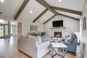 Peaceful Longview Home w/ Pond, 6 Mi to Downtown! - Innvendig