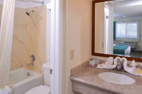 Edgewater Inn and Suites - Bathroom