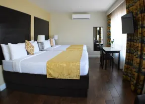 Hotel America - Room