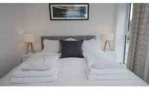 Tailored Stays  -  Executive Town House - Room