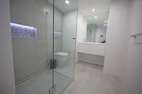Golden Sands on the Beach - Absolute Beachfront Apartments - Bathroom