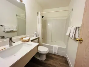 Hotel Civilia Lakeside by Civilia Golf Retreat - Bathroom