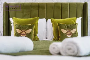 Quality Serviced Apartments in Camberley Town Centre, Free WiFi By Redwood Stays - Zimmer